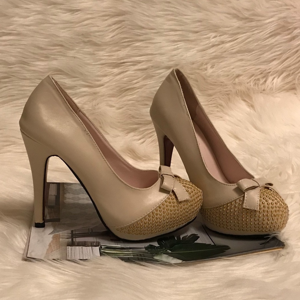 SOLD Nude, gold studded toe bow pumps